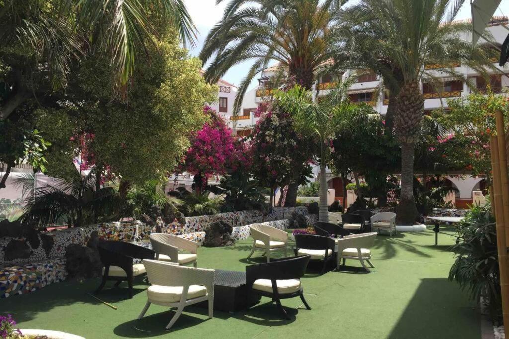 Villas And Apartments In A Popular Complex Playa de las Americas  Exterior photo