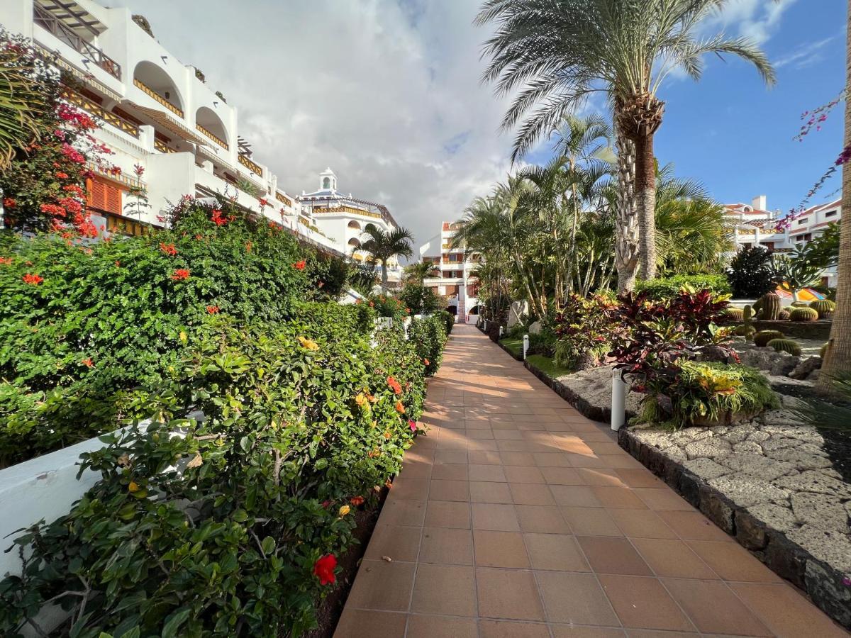Villas And Apartments In A Popular Complex Playa de las Americas  Exterior photo