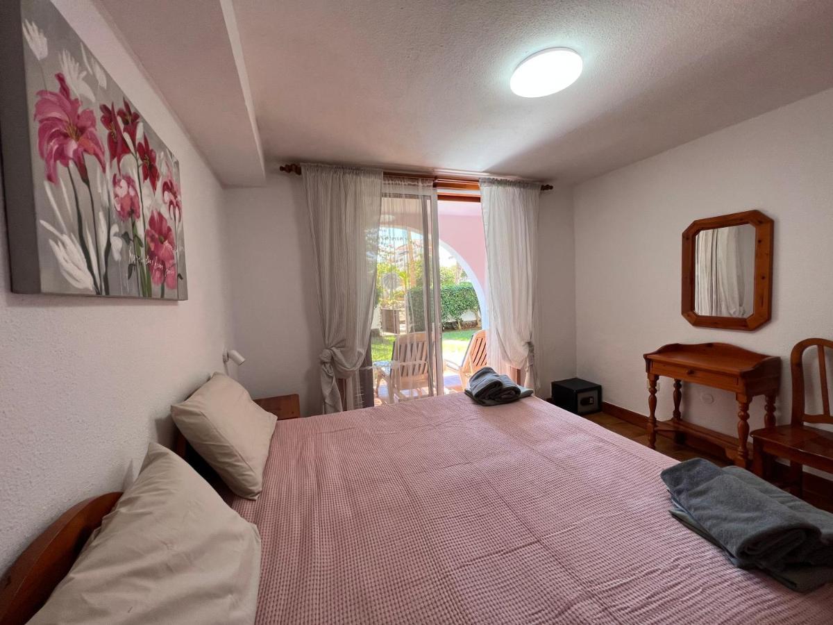 Villas And Apartments In A Popular Complex Playa de las Americas  Exterior photo